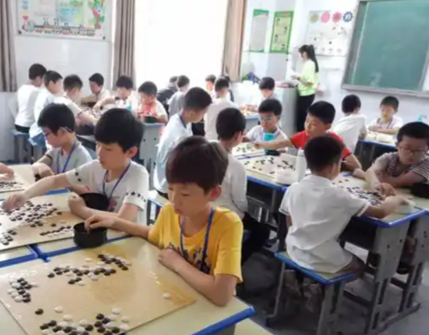 加强室外场所设备排查和人员值守加强学生安全知识教育