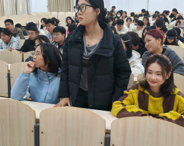 依托讲堂构建集中学习实景践学相结合的理论学习体系